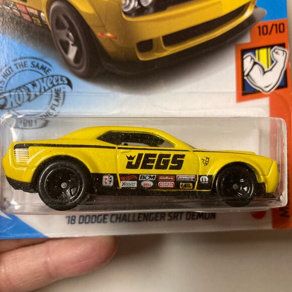 Hot Wheels 2020 Muscle Mania Series #234 '18 Dodge Challenger SRT Demon Yellow - Picture 7 of 11